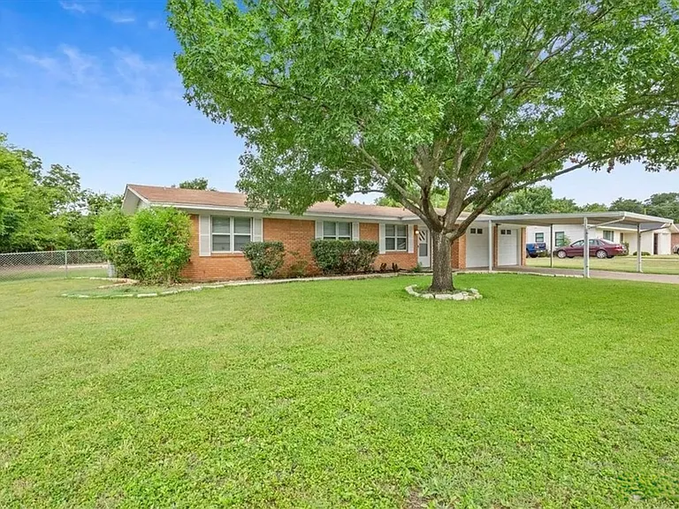 316 Cranbrook Dr — Photo 3