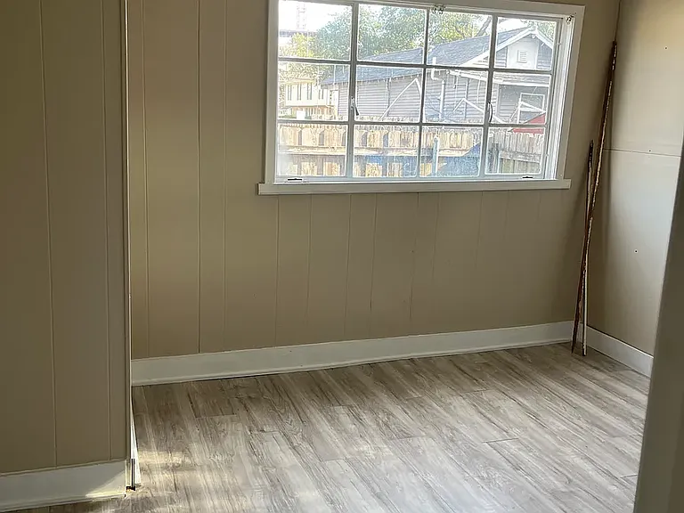 402 Deckbar Ave — Photo 1