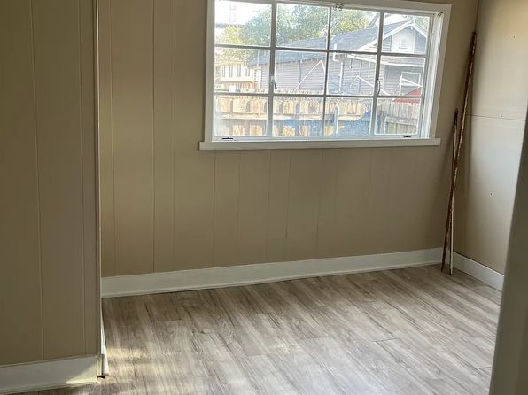 402 Deckbar Ave