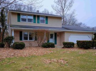 51925 Hedge Ln, Granger, IN 46530