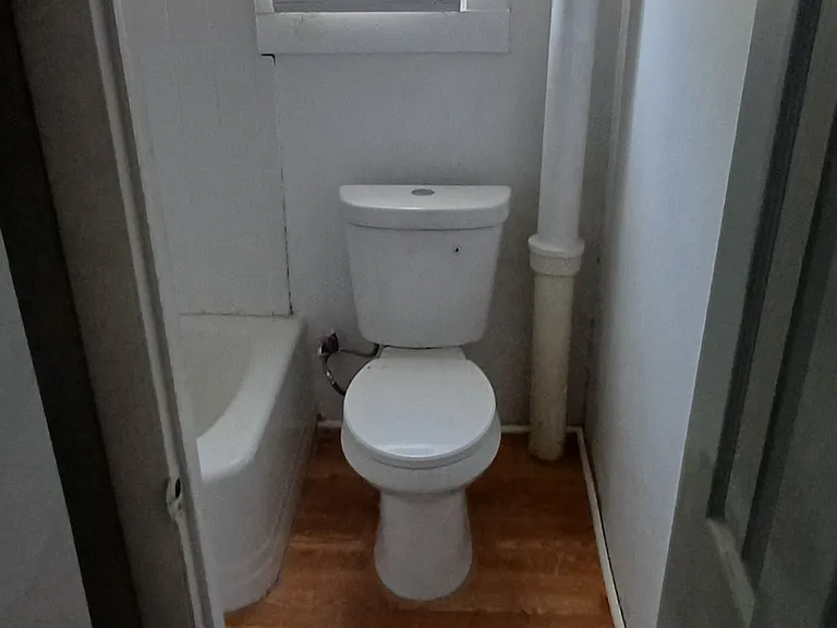 209 E Adams Ave — Photo 3