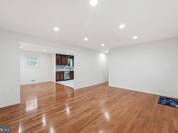 5th image of 1404 Woodlark Dr