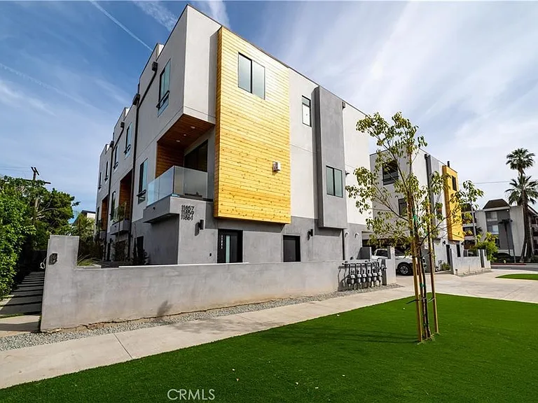 11858 W Flower Ln — Photo 2