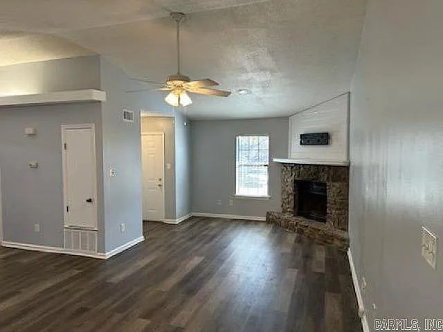 4 Oak Point Ct — Photo 3