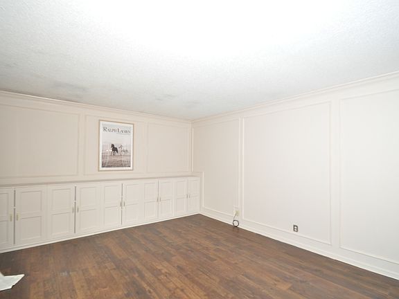 5th image of 931 W 79th St