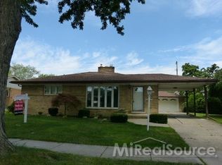 23137 Greencrest St, Saint Clair Shores, MI