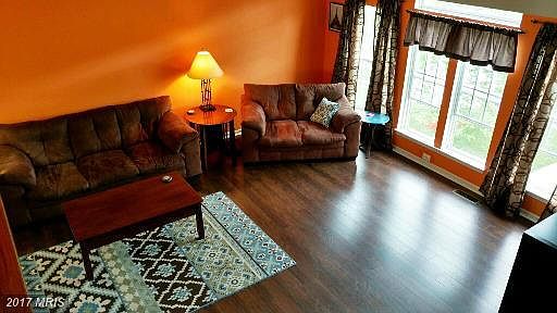 3rd image of 51 Pike Pl