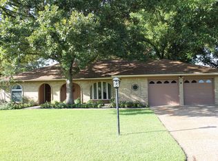 9000 Van Deman Dr, Benbrook, TX 76116