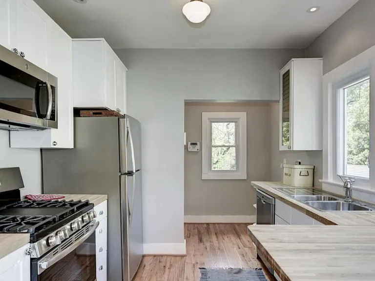 1415 Girard St NE — Photo 7