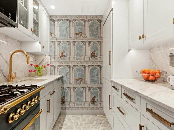 155 East 34th Street 15H image 2 of 6