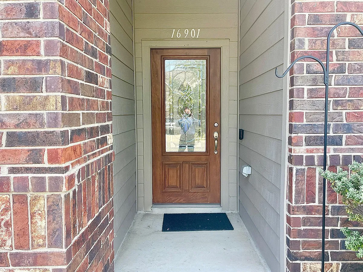 Building Photo - 16901 Borromeo Ave