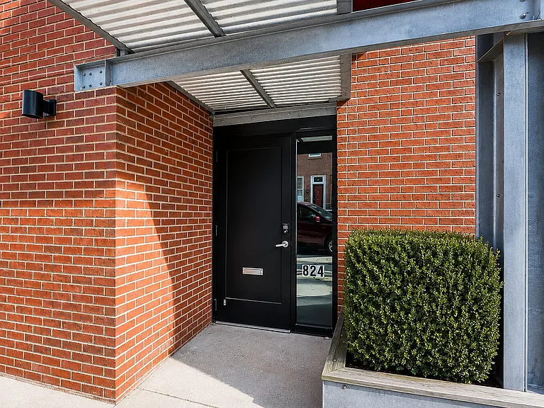 824 E Thompson St #6 — Photo 12
