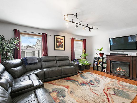 4th image of 419 Roland Ave