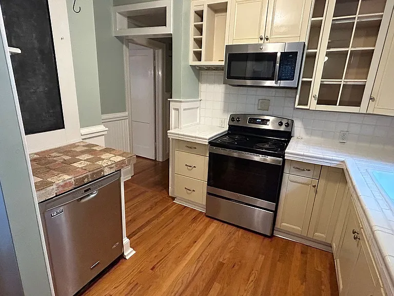 2461 Lyndhurst Ave — Photo 113