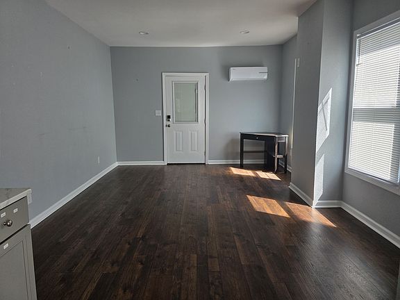 4th image of 703 1st St #B