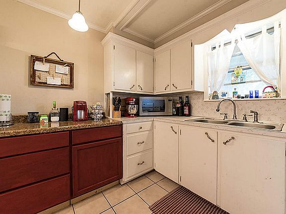 2nd image of 2918 Tyler Ave