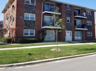 8302 47th St APT 1, Lyons, IL 60534