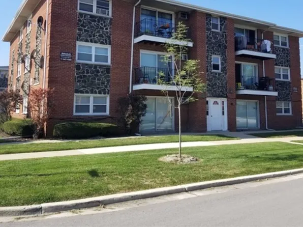 8302 47th St APT 1, Lyons, IL 60534