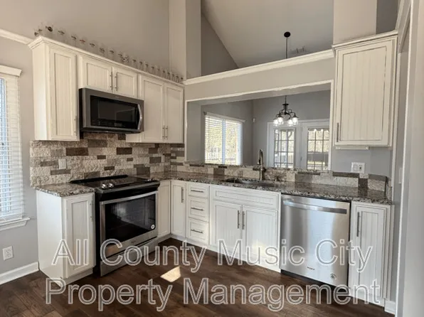 302 Park Glen Dr, Mount Juliet, TN 37122