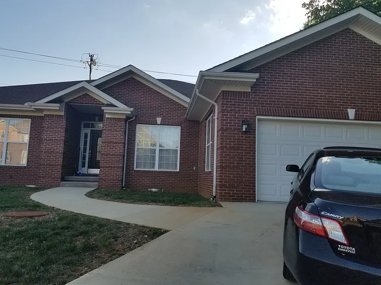 818 Concord Farms Ln — Photo 12