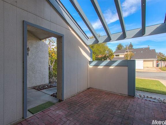 4th image of 2310 Monaco Dr