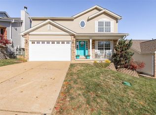 553 Winter Bluff Dr, Fenton, MO