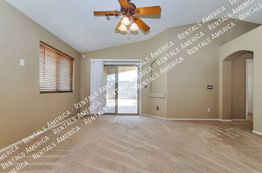 4 bedroom, 2 bath off Houghton — Photo 2