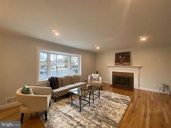 2nd image of 9514 Farmview Ct