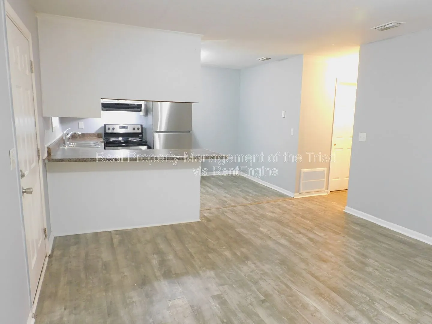 2 bed, 1.0 bath, 840 sqft, $775 — Photo 4