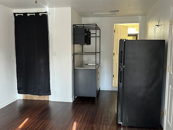 4th image of 2808 Touraine Ave #C
