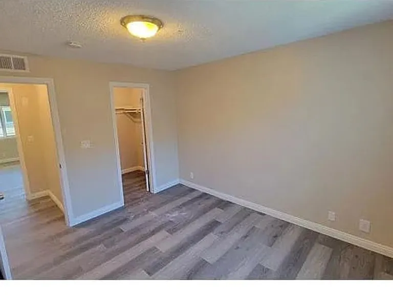 811 Orchid Ct #L — Photo 6
