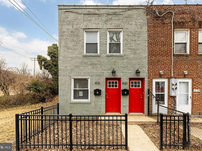 4131 Hunt Pl NE #A — Photo 2