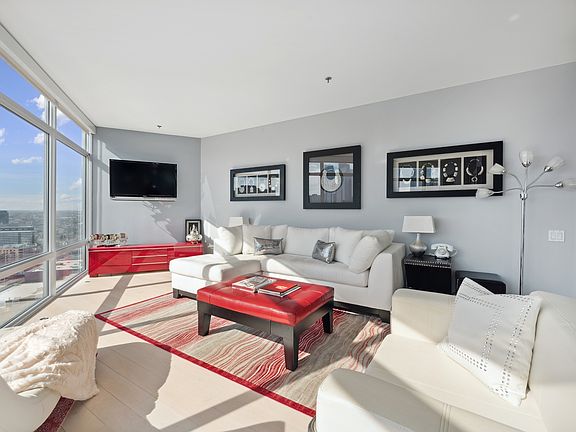 5th image of 510 W Erie St #2301