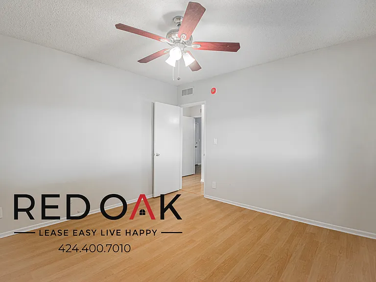 710 N Genesee Ave #10 — Photo 14