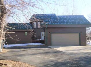 1410 69th St NW, Minot, ND 58703