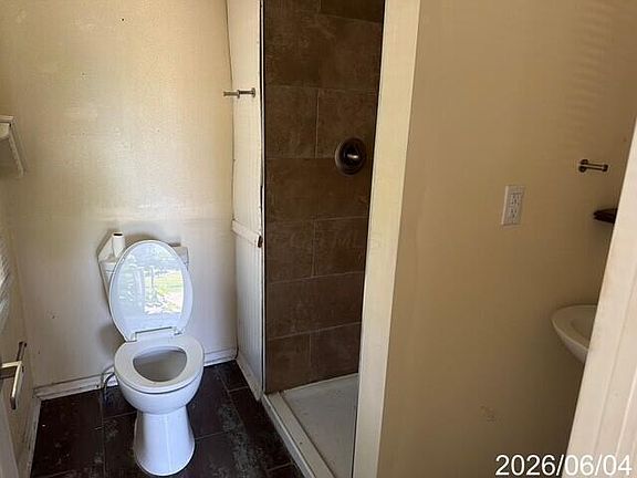 5th image of 148 E Church St