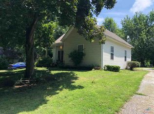 908 S Main St, Clinton, MO 64735