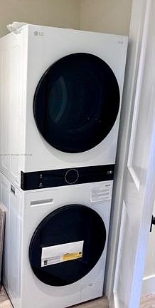 4th image of 90 Edgewater Dr APT 212