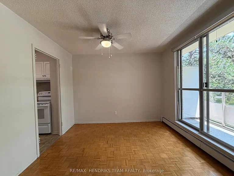 39 Leaside Dr #201 — Photo 4