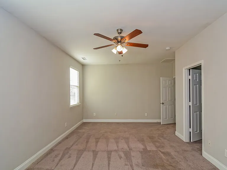 233 Norwich Dr — Photo 8