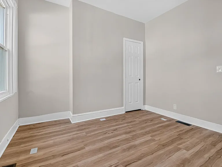 512 Sanford Pl — Photo 7