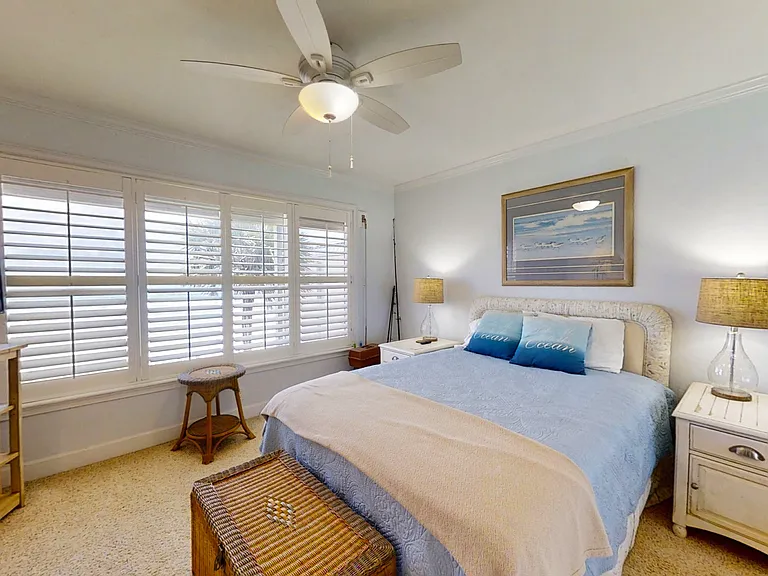 4849 Saxon Dr — Photo 14
