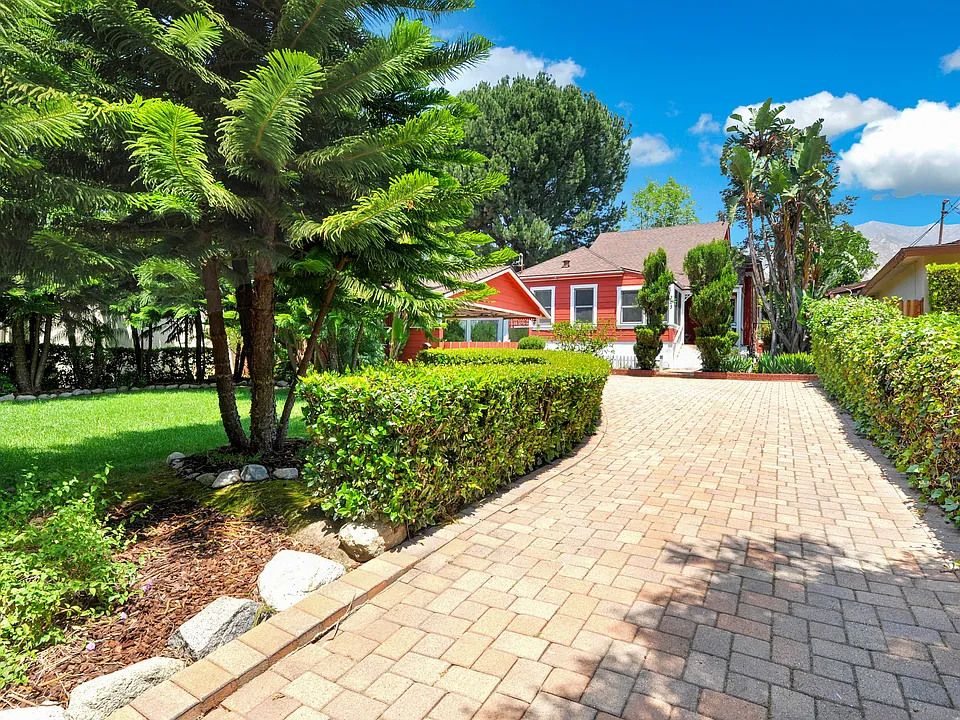 703 Manzanita Ave