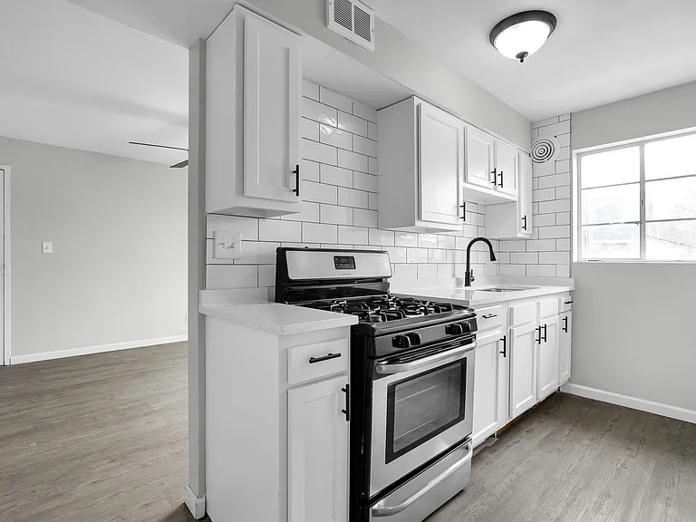 61 N 21st St #C — Photo 6