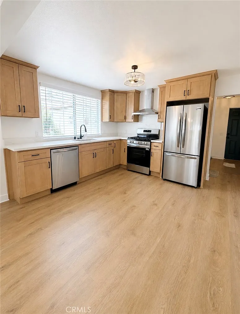 3 bed, 1.5 bath, 1104 sqft, $3,400 — Photo 2