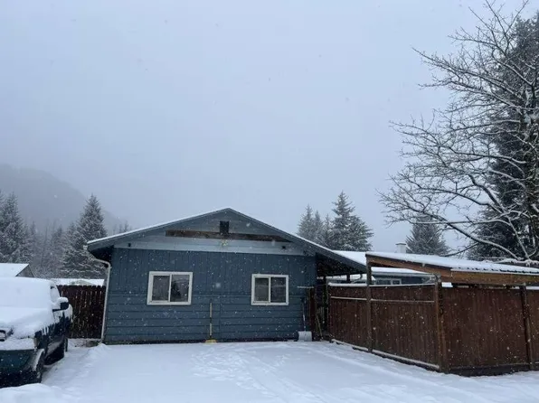 8620 Marilyn Ave, Juneau, AK 99801