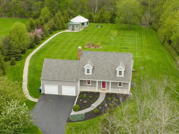 95 Willowbrook Avenue, Stratham, NH 03885