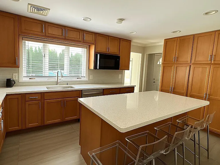 330 Highland Ave — Photo 6