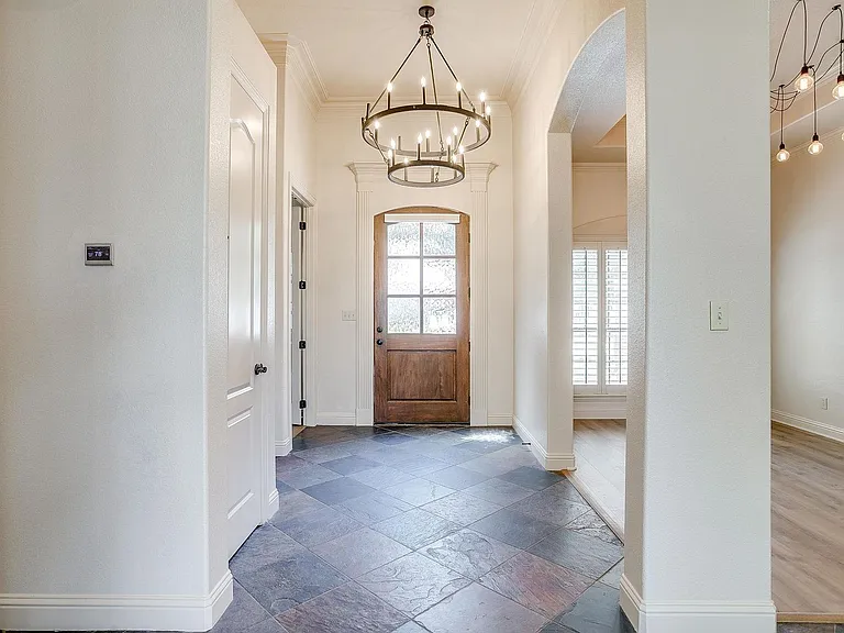 101 Prairie Dunes Dr — Photo 2