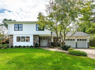 38 Colgate Ln, Woodbury, NY 11797